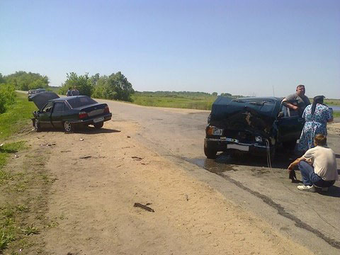 В Грязинском районе столкнулись два автомобиля
