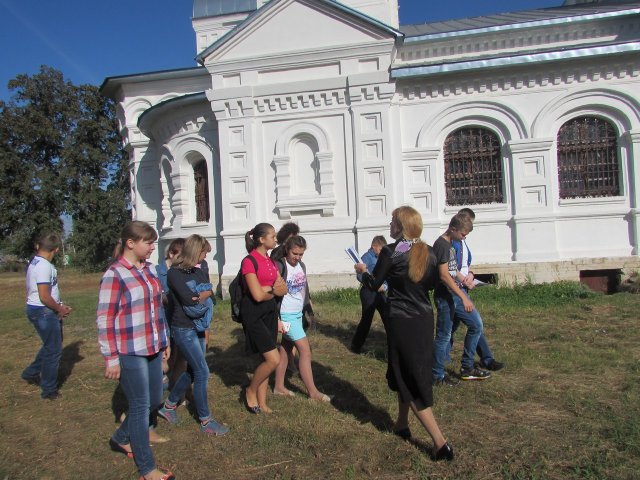 В туристическом маршруте Грязи-Коробовка ребята узнали о наследии князей Вяземских