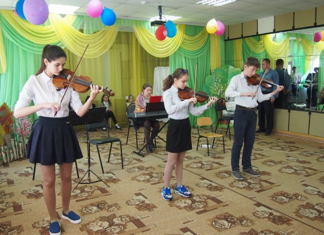 Для дошкольников города Грязи провели инструментальный концерт