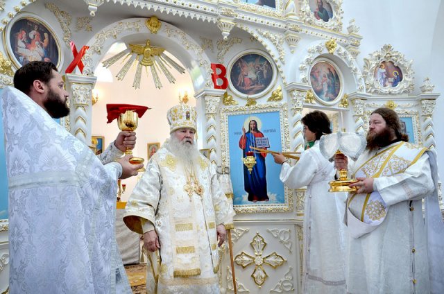 Митрополит Липецкий и Задонский совершил освящение храма Александра Невского в Грязях