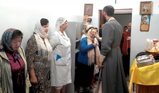 Священнослужитель Грязинского благочиния посетил пациентов санатория «Лесная сказка»