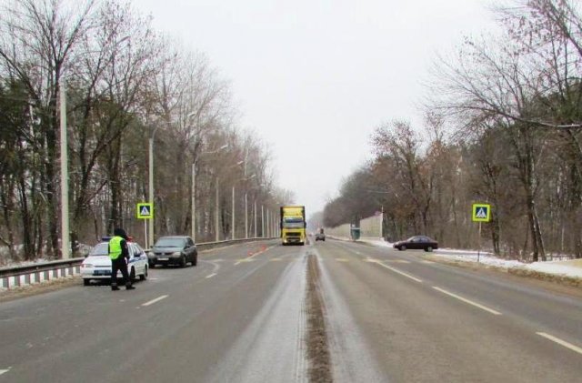 На переходе трассы "Липецк-Грязи" женщина попала под колёса "Рено"