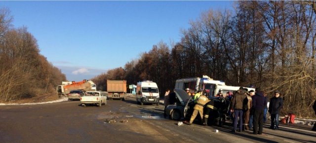 На трассе Липецк-Усмань Грязинского района столкнулись 3 автомобиля