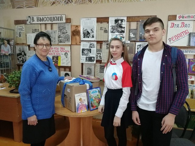 В рамках Всероссийской акции грязинские школьники подарили 560 книг