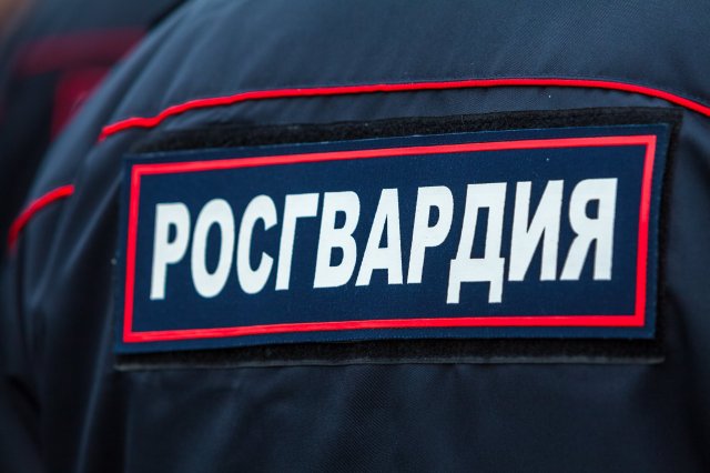 В Липецкой области сотрудники вневедомственной охраны задержали женщину за ножевое ранение 