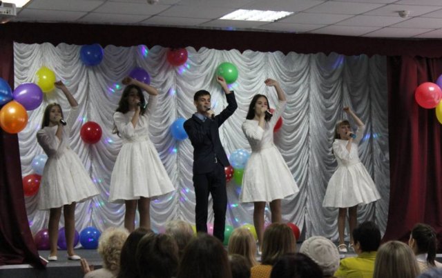 Мама – самое главное слово: в гимназии №3 города Грязи провели праздничный концерт
