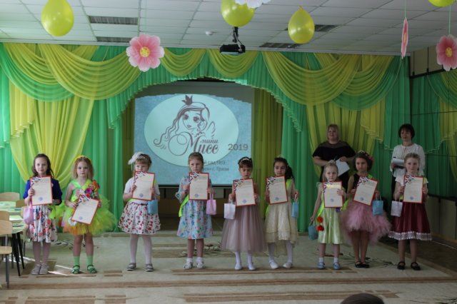 В Грязях выбрали "Мини-Мисс" среди дошкольниц