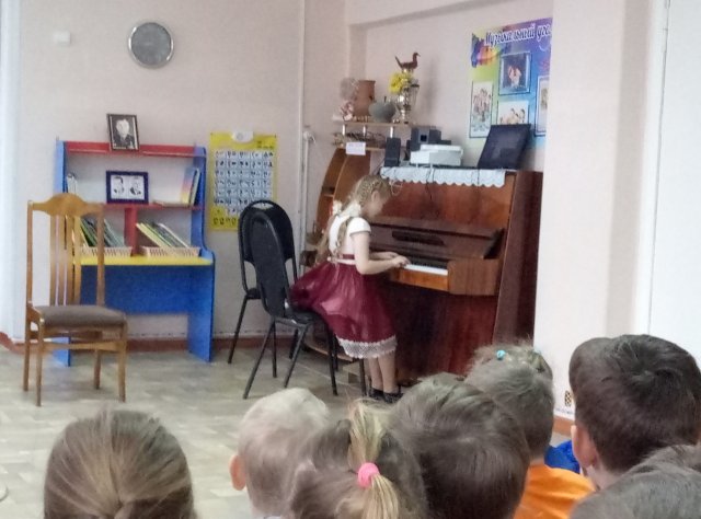 В гостях у дошкольников детского сада №3 «Радуга» побывали юные музыканты детской школы искусств города Грязи
