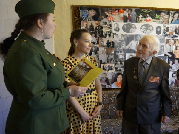 Полевая почта в Грязях поздравляет ветеранов войны с Днём Победы