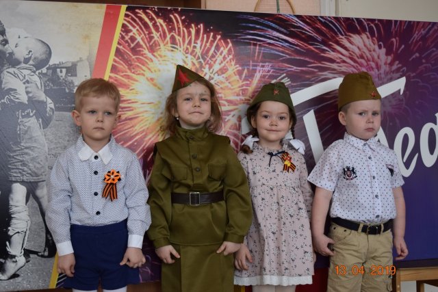 "Война – не место для детей": дошколята из Грязей представили стихи о войне для областного видео-конкурса