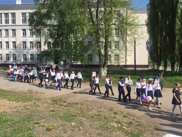 Ученики начальных классов провели акцию "Бессмертный полк юных"