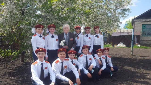 Акцию "Поздравь ветерана с победой" провели учащиеся школы №4 города Грязи