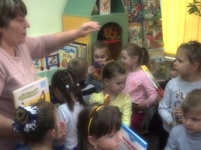 Дошкольники побывали на экскурсии в детской библиотеке 
