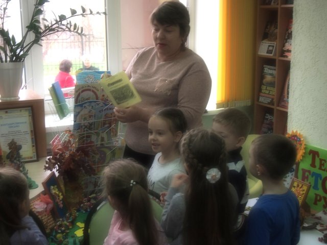 Дошкольники побывали на экскурсии в детской библиотеке 