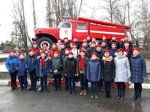 Грязинским юнармейцам рассказали об особенностях профессии пожарных и спасателей