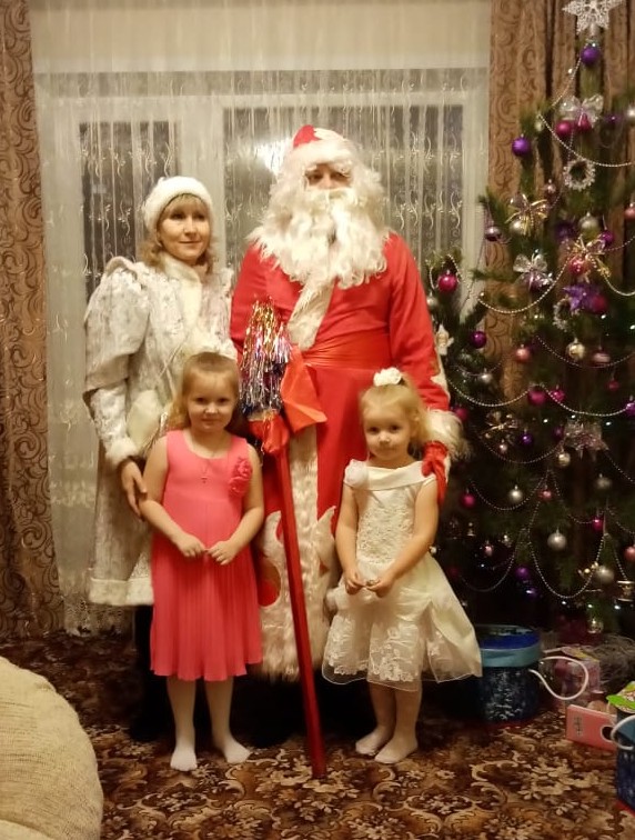 Дед Мороз и Снегурочка побывали в гостях у детей сотрудников ОМОН Управления Росгвардии по Липецкой области
