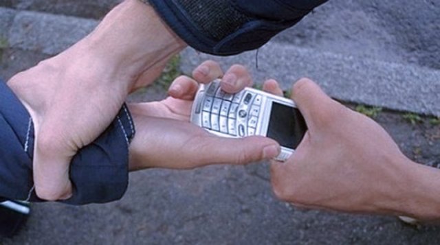 В Грязях задержан местный житель за кражу телефона на улице