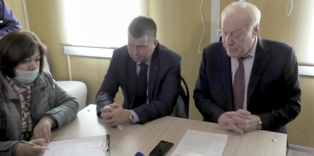 Глава района Владимир Рощупкин проинспектировал строительство школы в Грязях