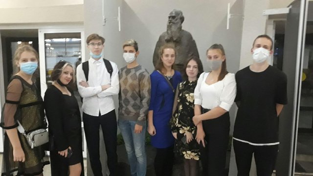 Старшеклассники грязинской школы посетили Липецкий драмтеатр по "Пушкинской карте"