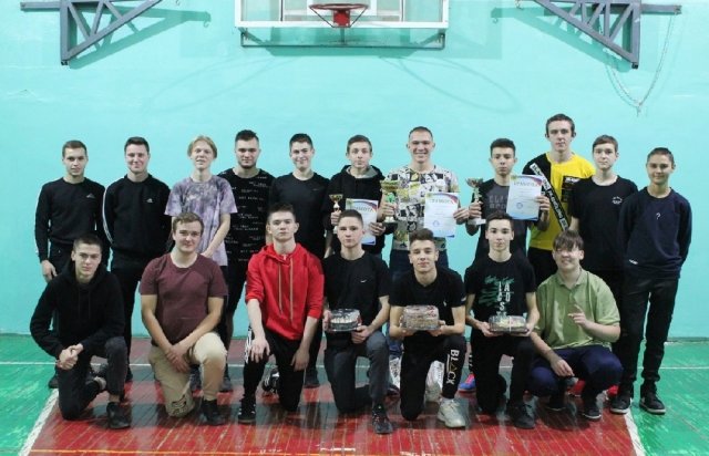 Грязинские студенты сразились в турнире по волейболу