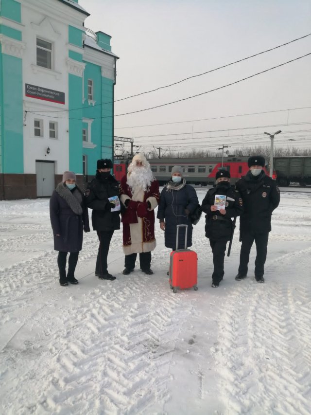 Всероссийская акция «Полицейский Дед Мороз» прошла в Грязях