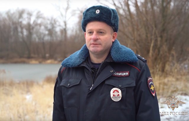 Владимир Колокольцев подписал приказ о награждении полицейского, который спас провалившегося под лед 6-летнего мальчика
